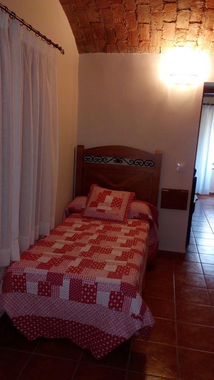 Apartamentos Rurales Casas De Los Maestros Talarrubias ภายนอก รูปภาพ